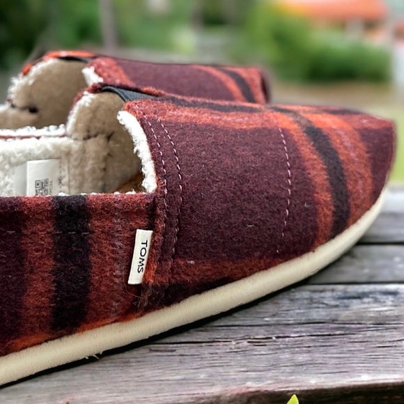 NIB Toms Belmont Faux Shearling Slip On Loafers Flats Red Plaid 8 38.5 - Picture 4 of 11